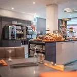 Orange Hotel