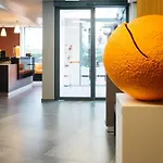 מלון Orange