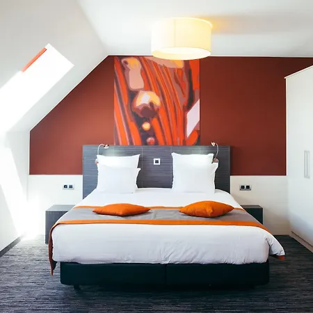 Orange Hotel 3*