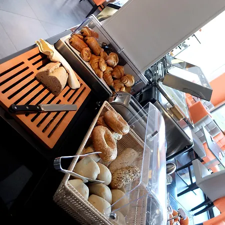 Orange Hotell 3*