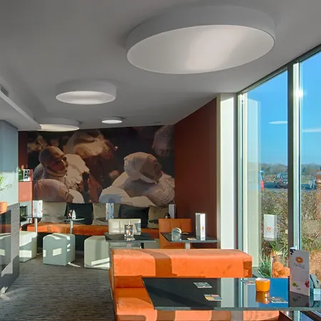 Orange Hotel