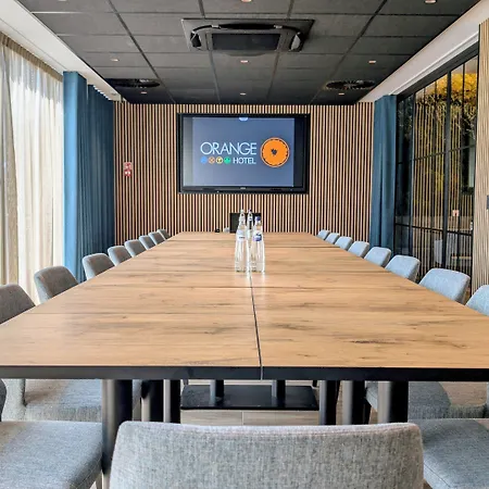 Orange Hotel 3*