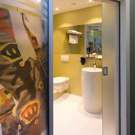 Orange Hotel 3*